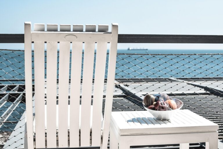 Balkon mit Solarmodulen zur Vermeidung häufiger Fehler bei Balkon PV Planung