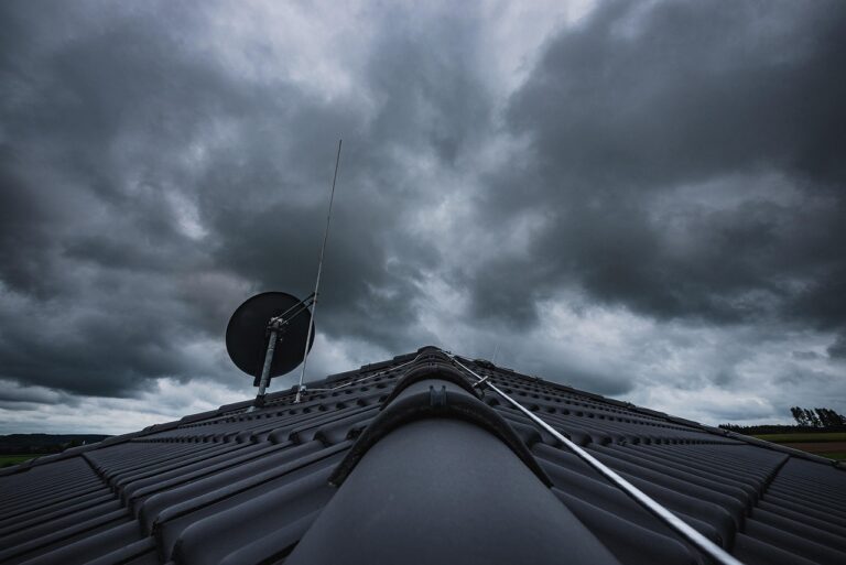 Blitzschutz für Photovoltaikanlage schützt Module und Wechselrichter vor Schäden