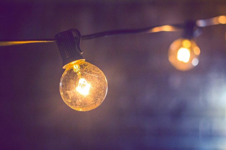 Wie Modul String Wechselrichter funktionieren und welche Vorteile sie bieten Modul String Wechselrichter in moderner Photovoltaik-Anlage zur Energieumwandlung