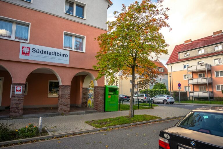 Moderne Photovoltaikanlage auf Hausdach zur effizienten PV Eigenversorgung und Stromkostensenkung