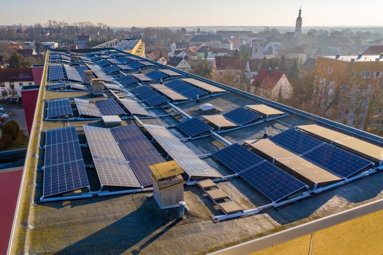 Mehrfamilienhaus mit Solaranlage für effizienten PV Mieterstrom und nachhaltige Energieversorgung