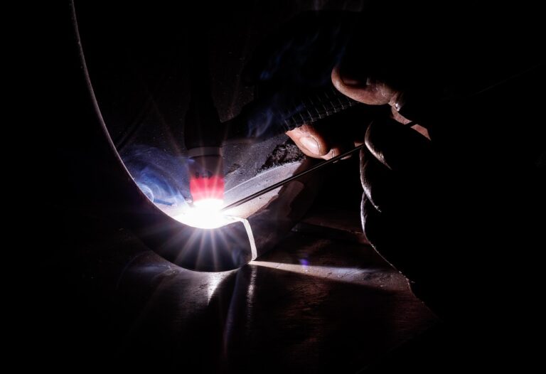 Photovoltaikanlage bei Reparatur mit Förderung zur Effizienzsteigerung und Kostensenkung