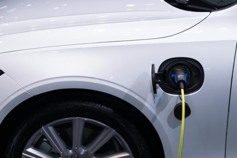 Senec Hybrid Inverter 10.0 installiert mit Photovoltaikanlage und Batteriespeicher in Praxisbetrieb