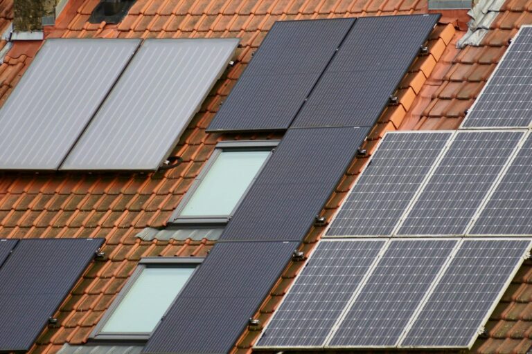 JA Solar JAM60S20 Test im Praxiseinsatz bei Berliner Solarfirmen JA Solar JAM60S20 Solarmodul im Praxiseinsatz bei Berliner Solarfirmen zur Solarenergie